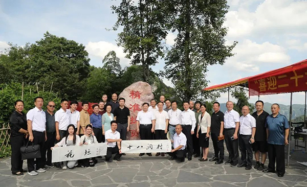 “喜迎二十大、讴歌新时代”中国书协与湖南省书协组织书家走进十八洞村