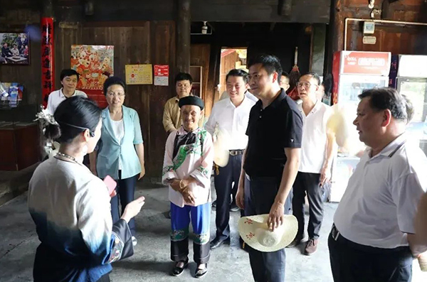 中国书协与湖南省书协联合组织书家走进十八洞村开展采风创作