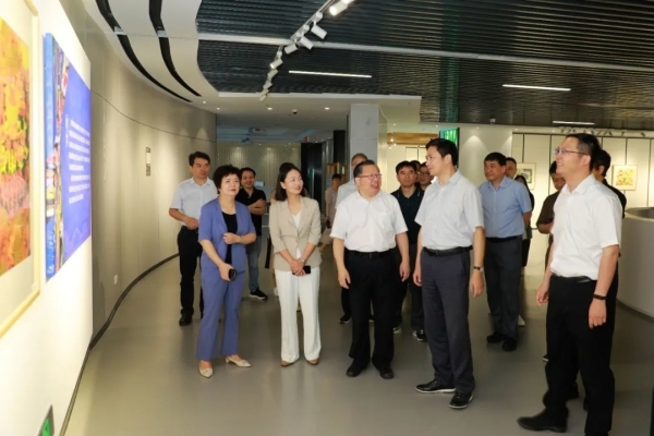 中国书协一行还考察了嘉兴市文化艺术中心等场馆设施
